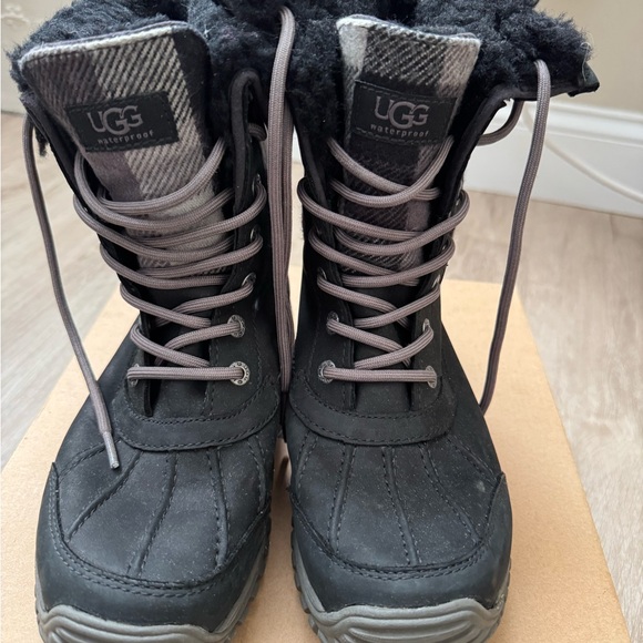 Size 7.5 Uggs Adirondack Boot II Plaid Black - Picture 3 of 4